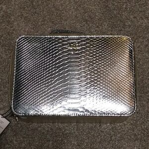 🆕VS traincase in snake silver/gold finish